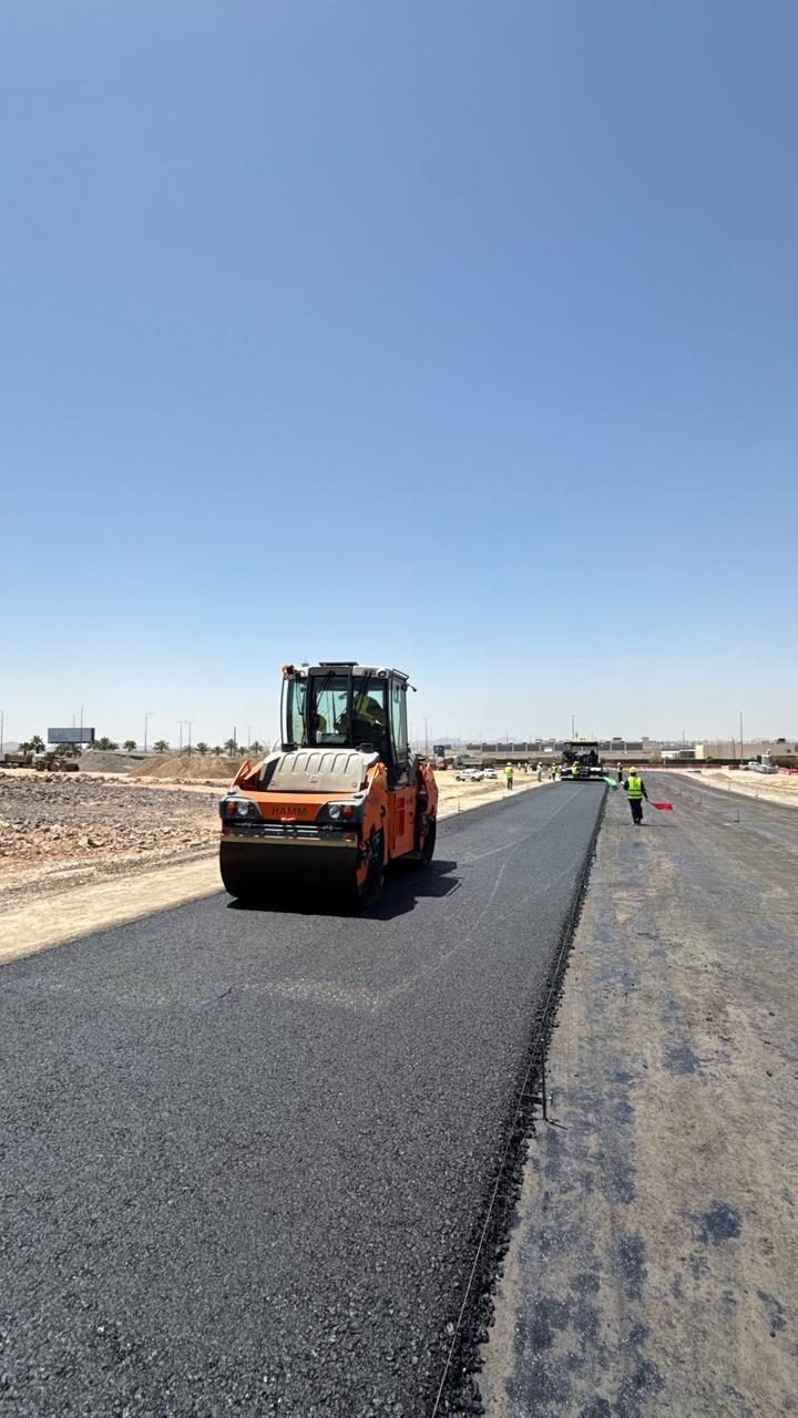 سطح أسفلتي منجز بعد الدمك