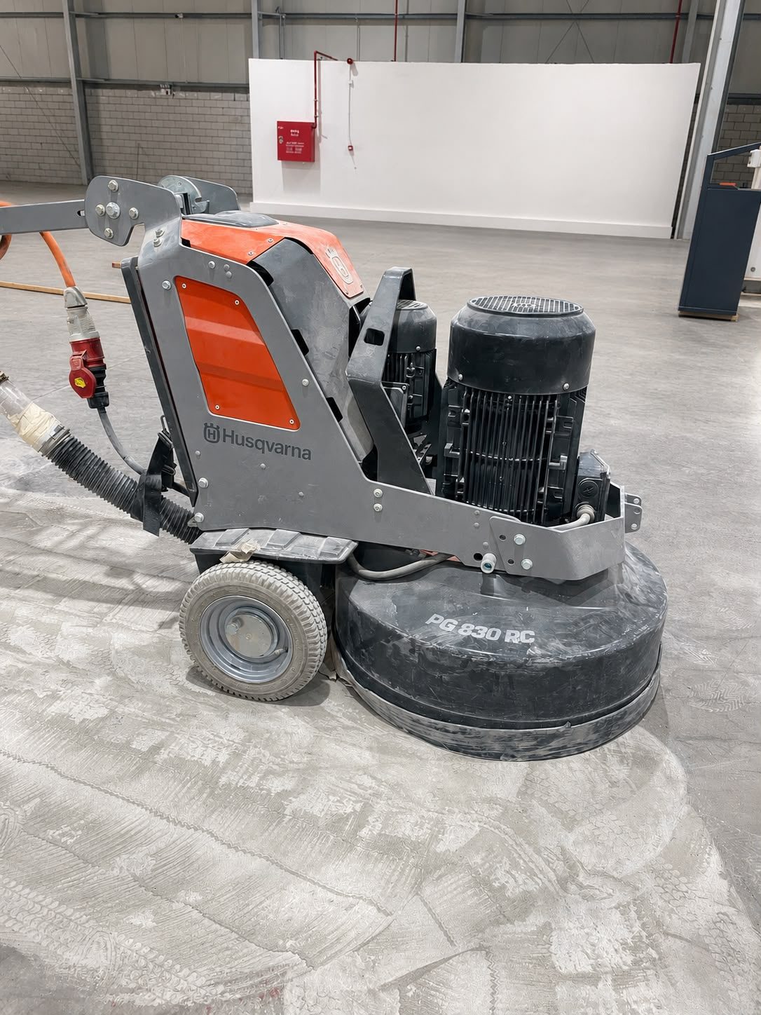 جلّاخة أرضيات Husqvarna PG 830 RC
